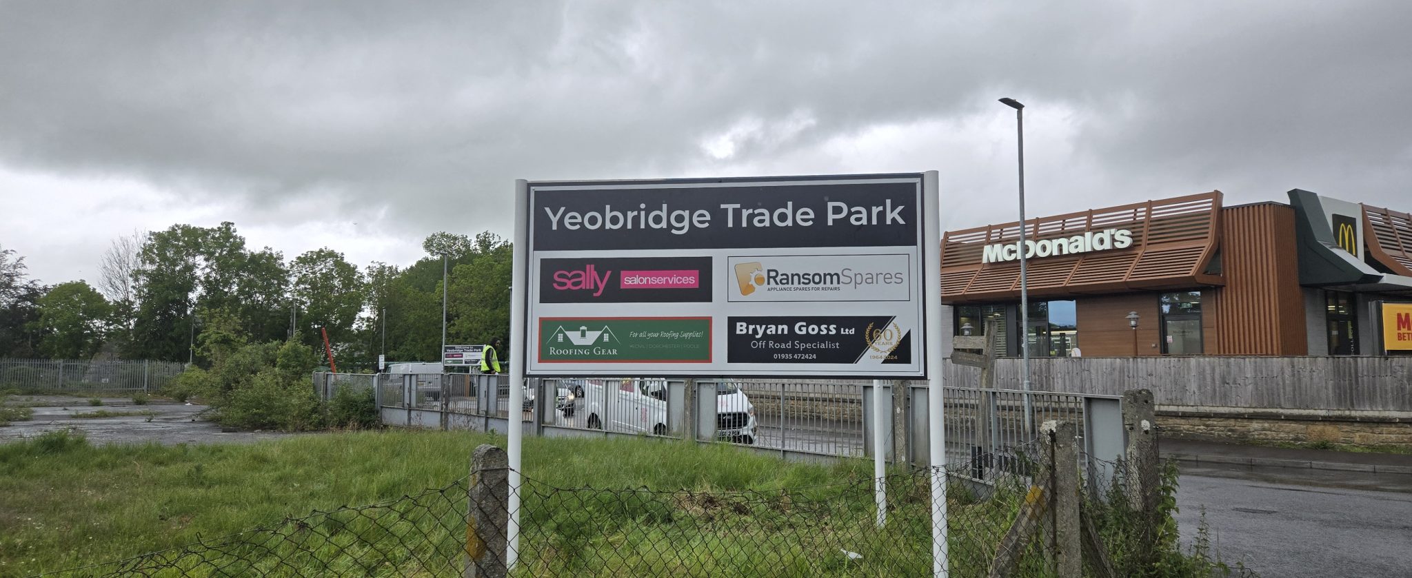 Yeobridge Trade Park entrance and tenant directory signage